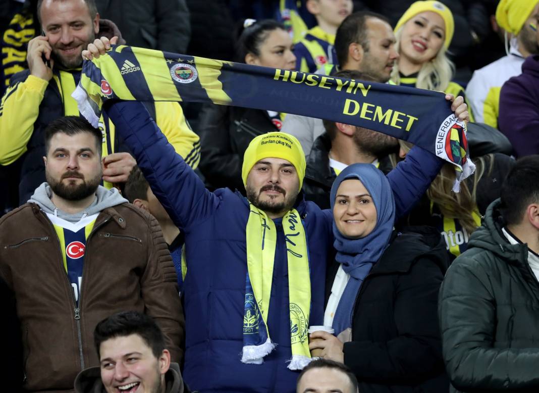 Fenerbahçe Fatih Karagümrük maçından çok özel fotoğraflar: Geri dönüş coşkusu tribünlere böyle yansıdı 34